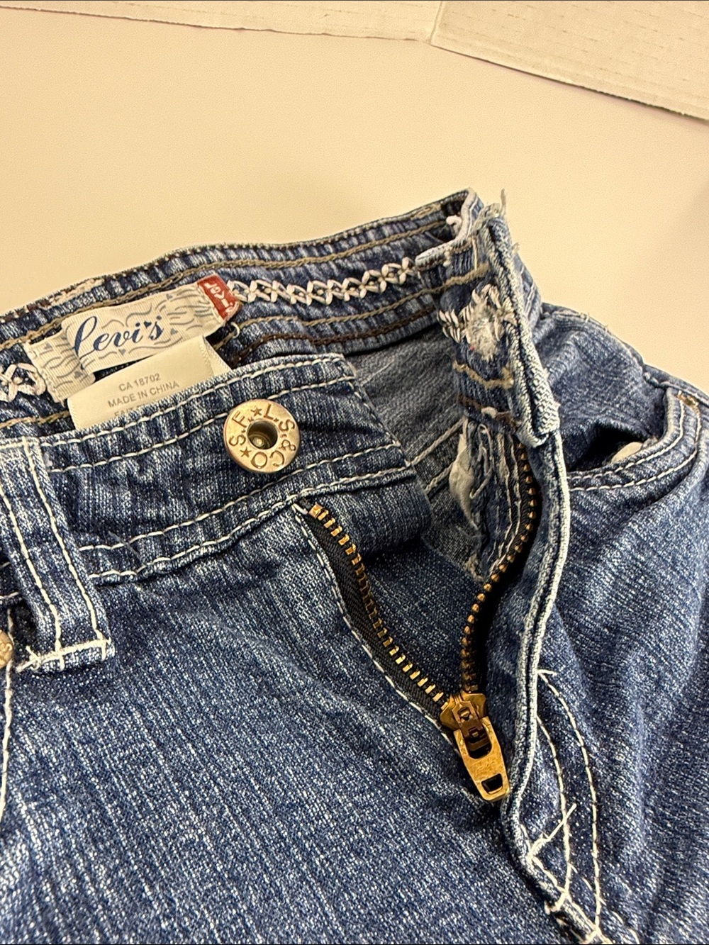 Levi's Girls Size 8 Bell Bottom Jeans Medium Wash Adjustable Waist Flare Denim - Picture 5 of 11